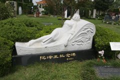 利来国际app碑雕名人堂 | 阮玲玉纪念碑的石雕艺术