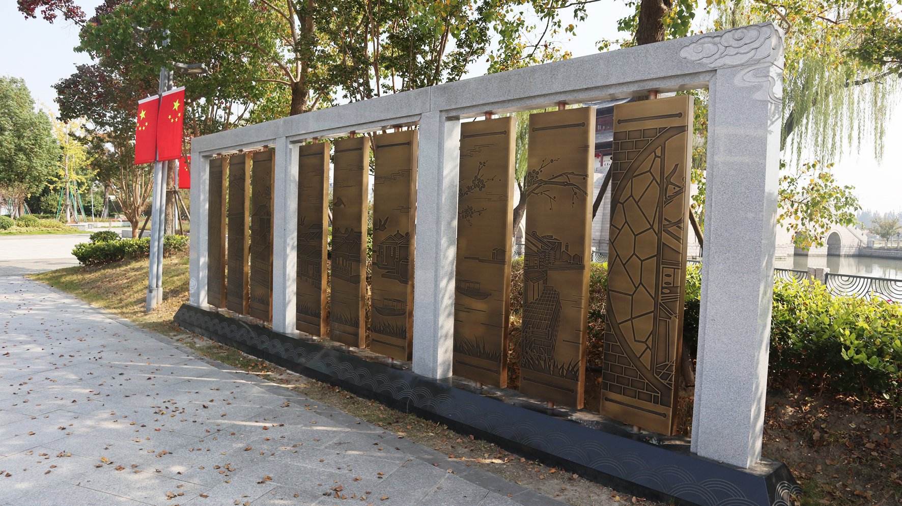 文物铜雕景墙：青浦环城水系的点睛之笔