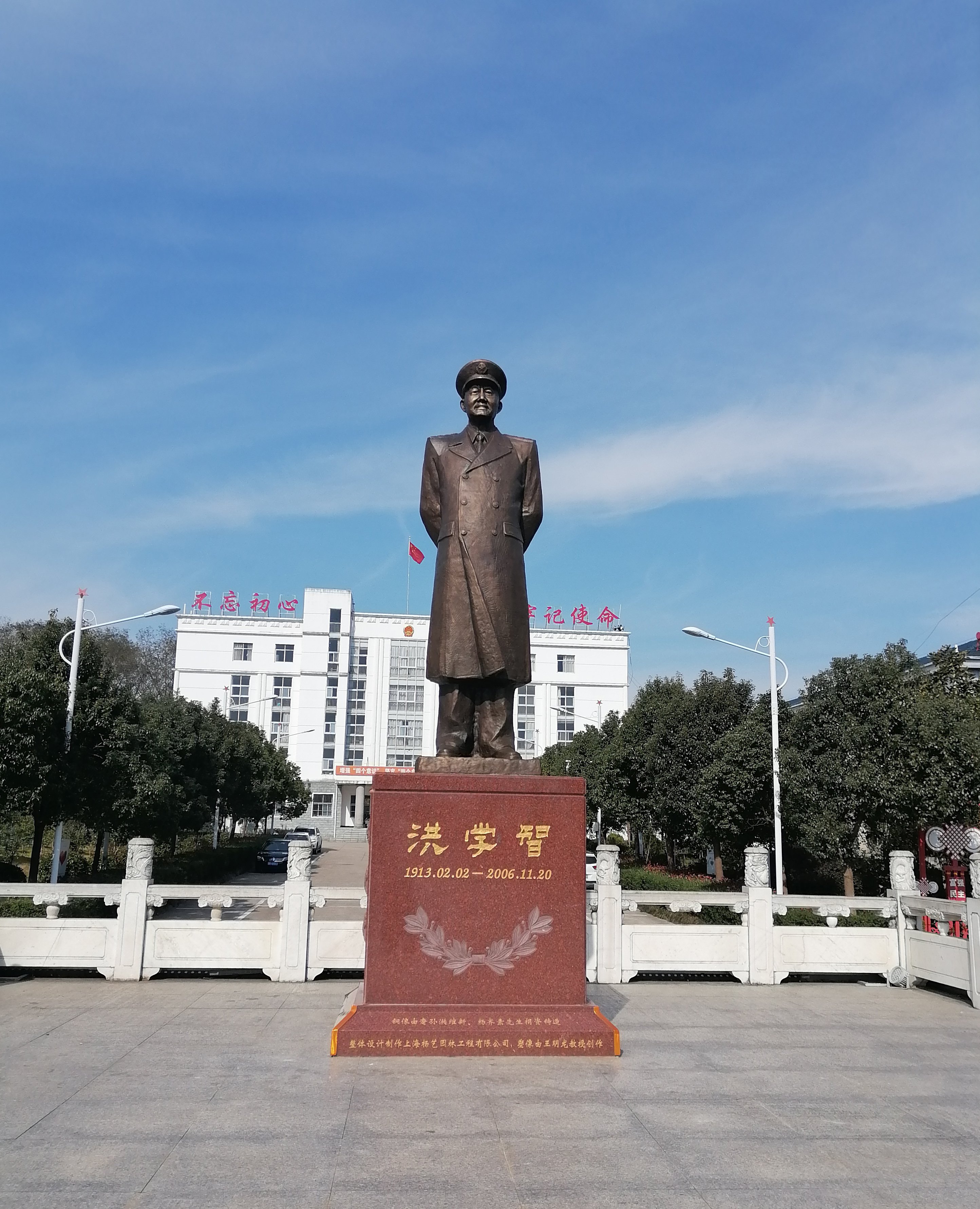 墓园铜韵，不朽的人文记忆